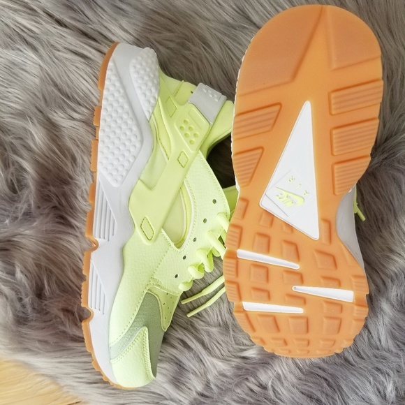 Nike Air Huarache Run Barely Volt White Gum Yellow - Picture 3 of 5